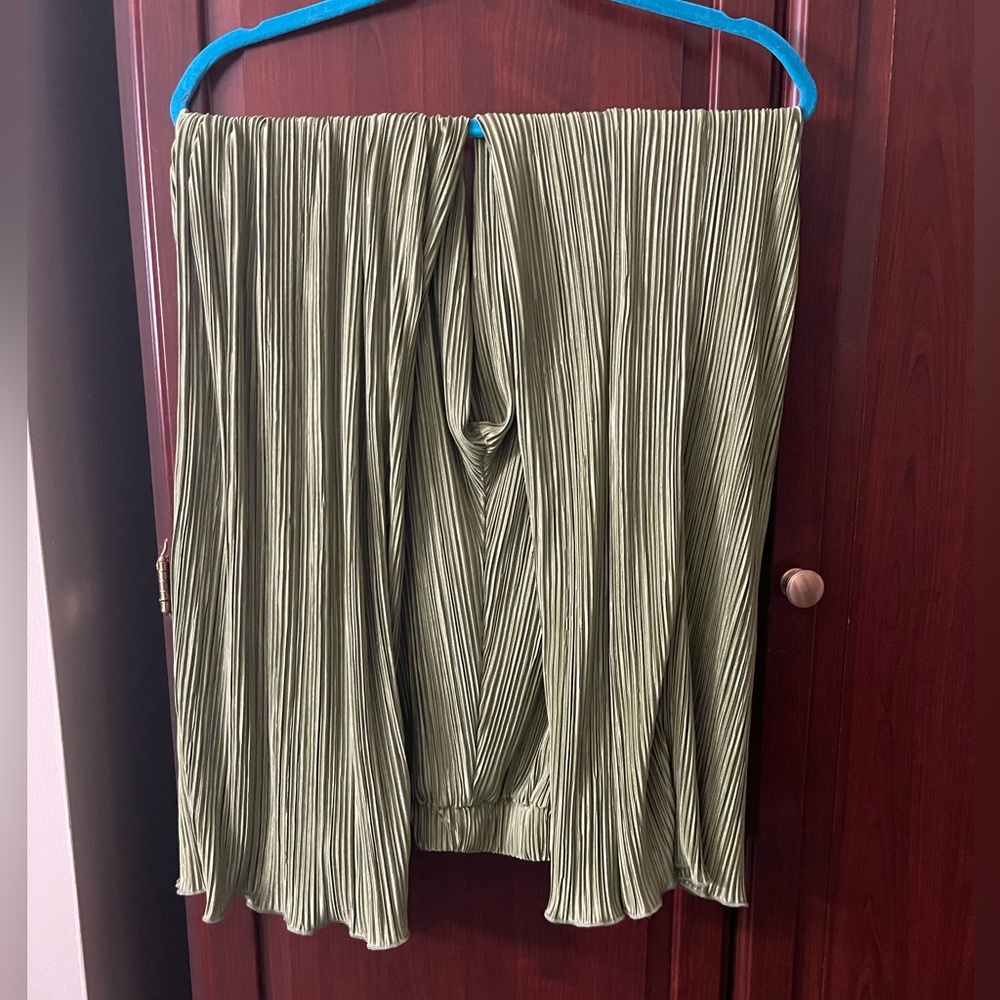 Green Pant Set - Picture 5 of 6
